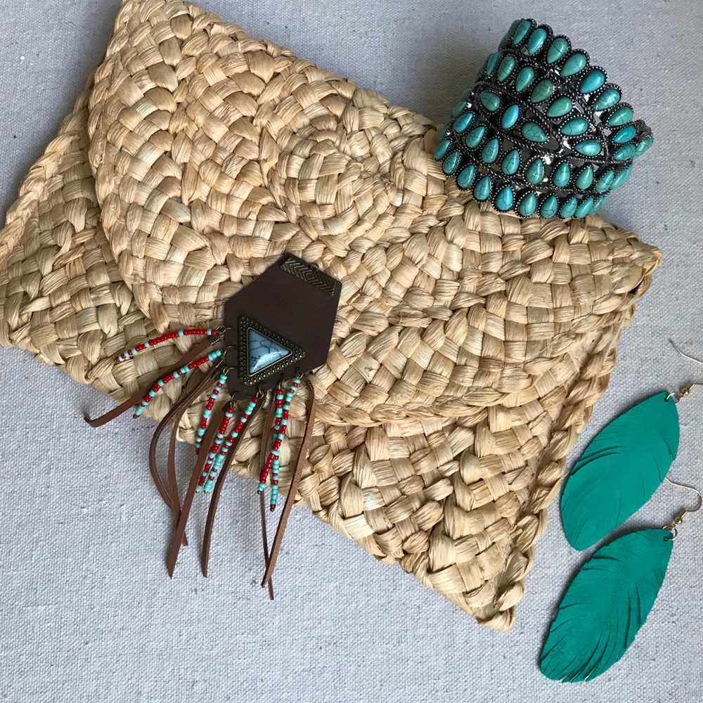 STRAW CLUTCH BAG